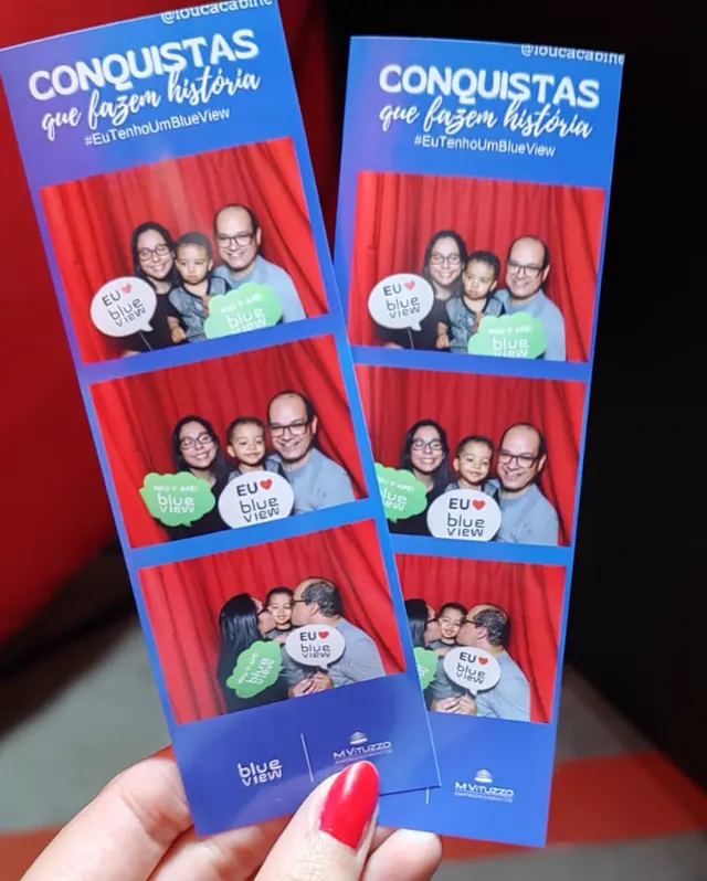Tirinhas de fotos impressas pela Louca Cabine em evento